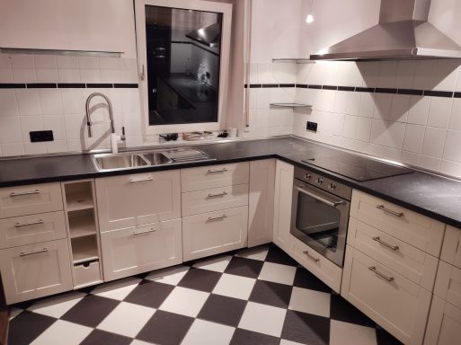 Küche, Küchenmontage, Einbauküche, Küchenschrank, Hängeschränke, Küchenarbeitsplatte